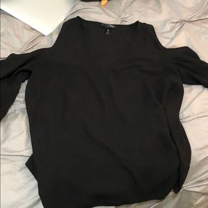 Long sleeve v neck with cold shoulder cutouts!